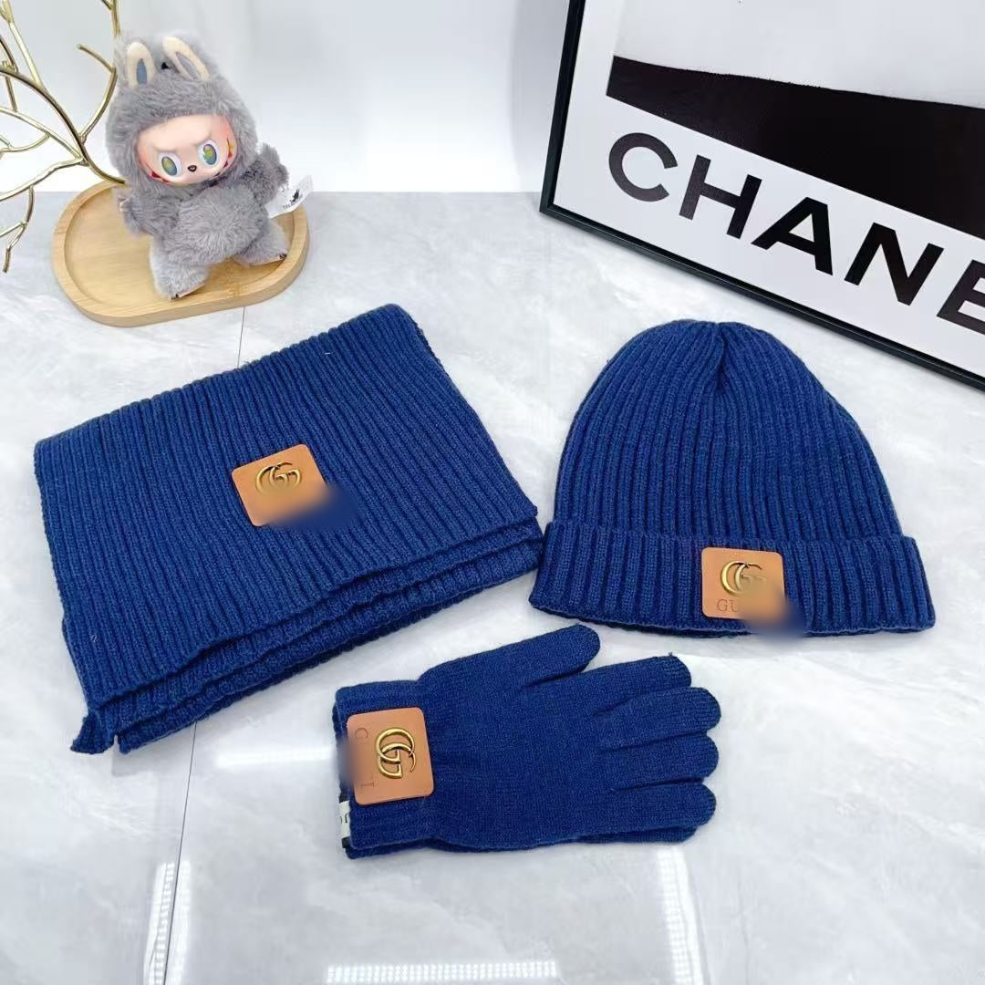 G hat, scarf, and gloves three-piece set