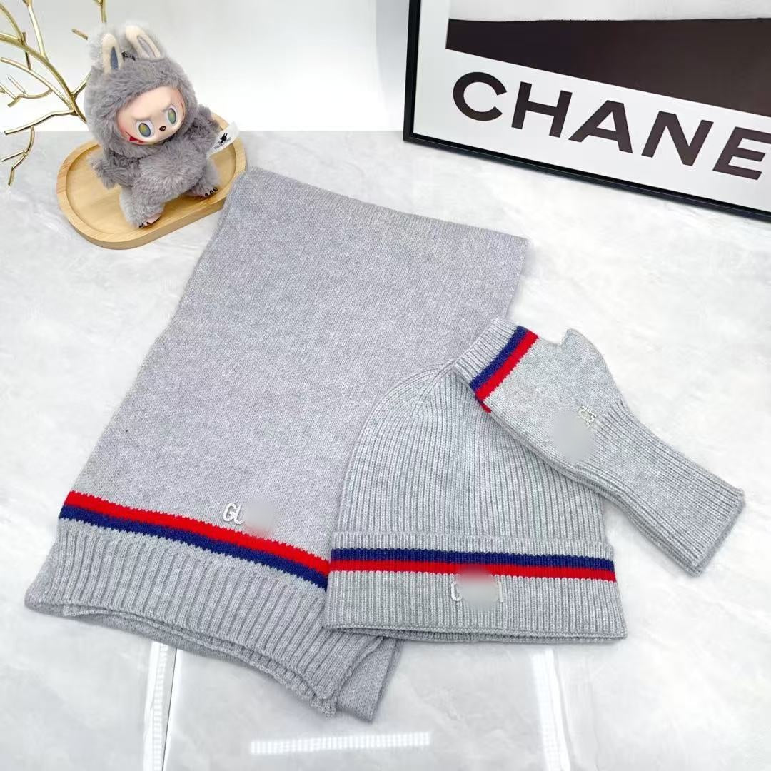 G hat, scarf, and gloves three-piece set
