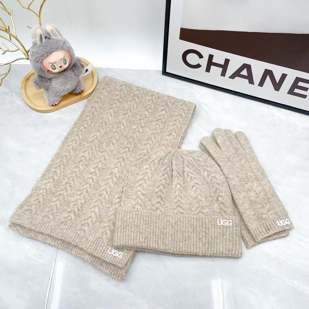 GG  hat, gloves, scarf three-piece set U